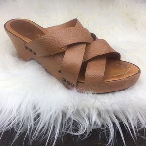 FRYE BOOTS CO SLIP ON LEATHER SANDALS, TAN, sz 7.5